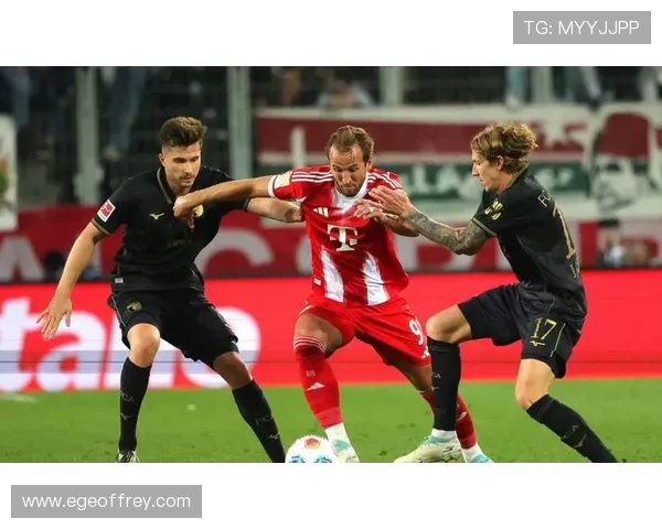 多特逼抢体系近期表现稳健,高压战术持续提升球队竞争力 多特逼抢体系近期表现稳健,高压战术持续提升球队竞争力