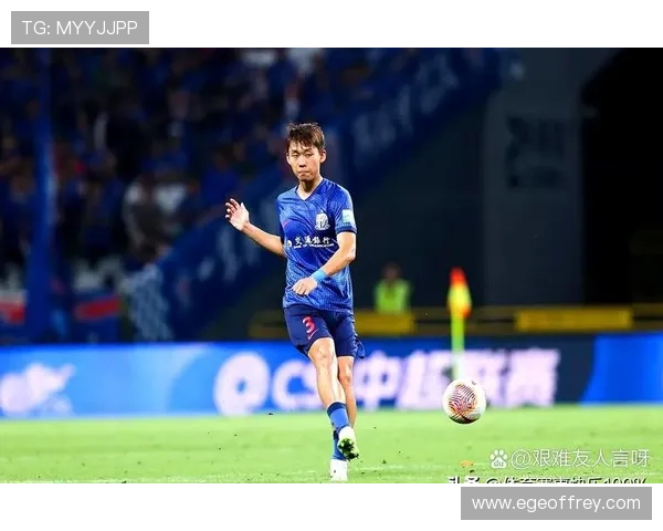 上海申花作为争冠竞争者,当前赛季表现起伏明显,球队冠军气质稳定性面临考验 上海申花作为争冠竞争者,当前赛季表现起伏明显,球队冠军气质稳定性面临考验