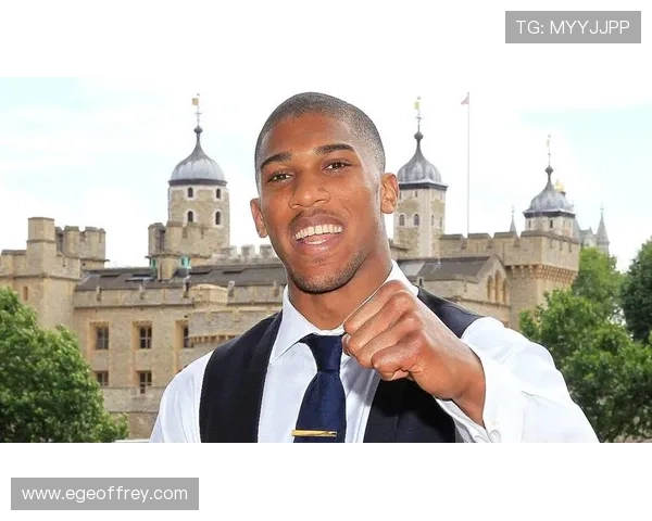 听说安东尼·约书亚比赛后喝的是矿泉水还是香槟，生活也太反差了吧？