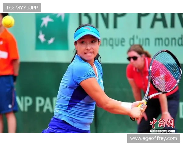 彭帅这生活真是天壤之别，赛场上女王级，出门却像普通邻家大姐？